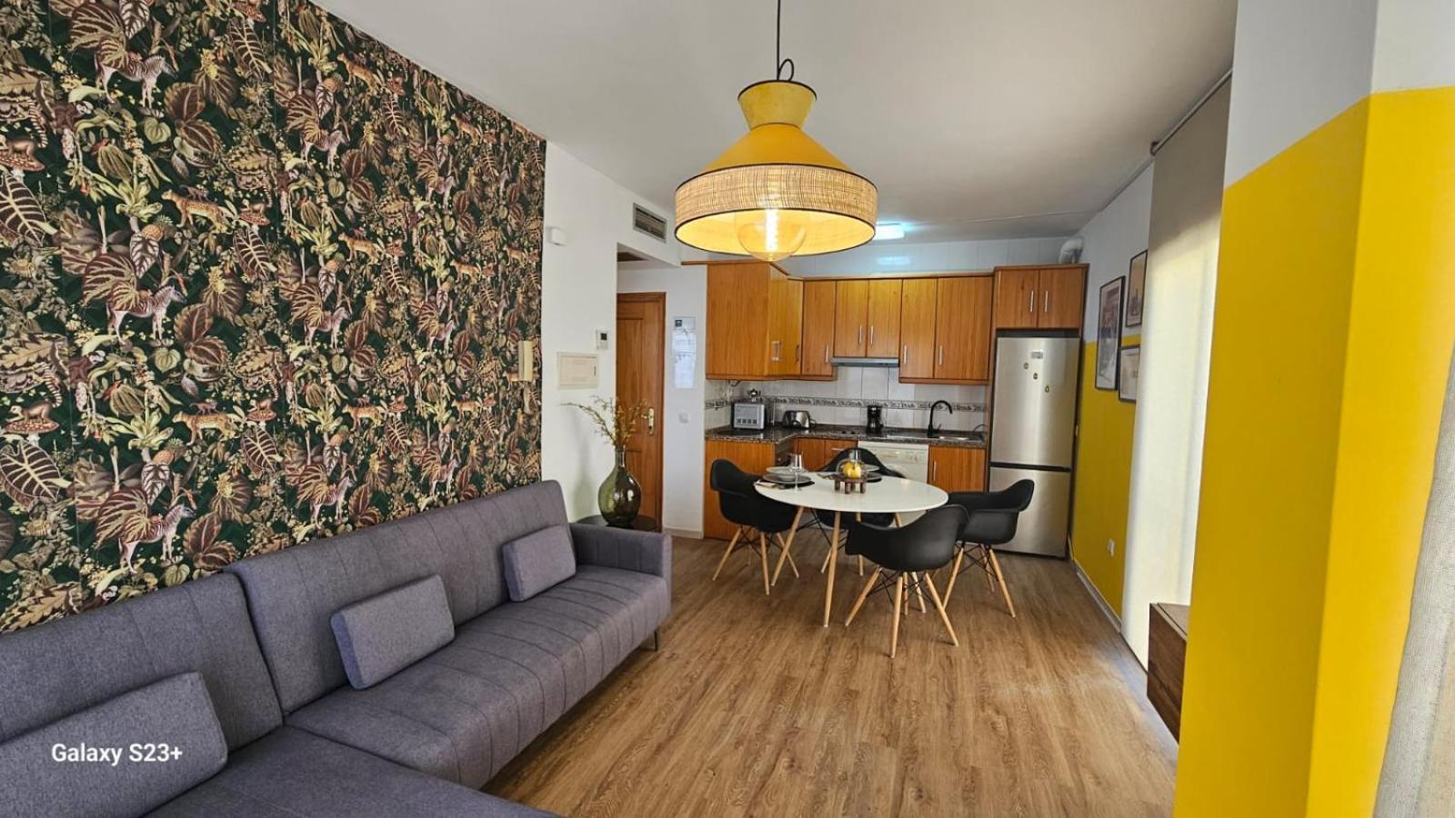 Apartment Yellow *
